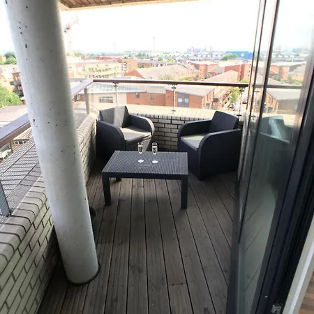 Luxury 2 Bed Penthouse Apartment Near Station London Exterior photo