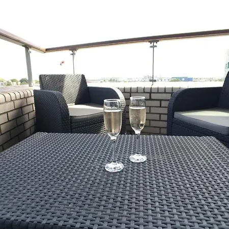 Luxury 2 Bed Penthouse Apartment Near Station London Exterior photo