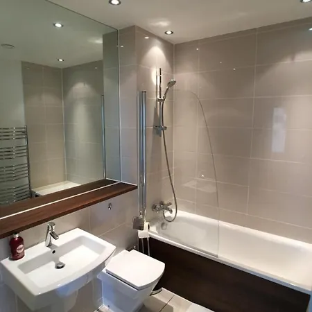 Luxury 2 Bed Penthouse Apartment Near Station London Exterior photo
