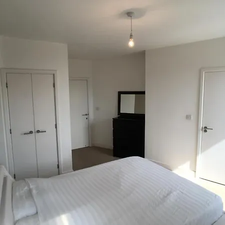 Luxury 2 Bed Penthouse Apartment Near Station London Exterior photo