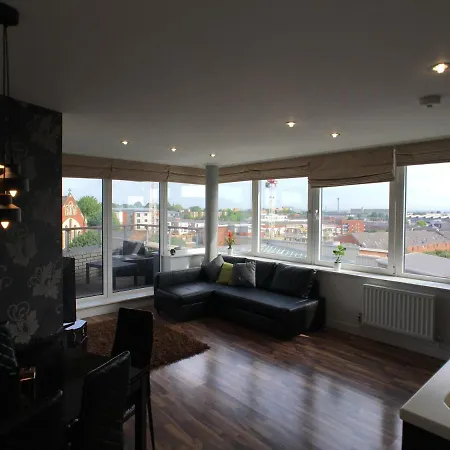 Luxury 2 Bed Penthouse Apartment Near Station London Exterior photo